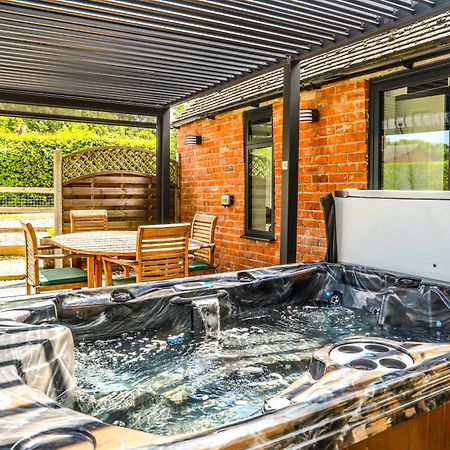 Cottage With Hot Tub - Near Cheltenham And Tewkesbury ภายนอก รูปภาพ