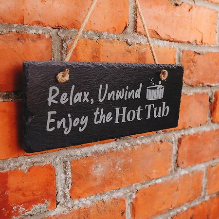 Cottage With Hot Tub - Near Cheltenham And Tewkesbury ภายนอก รูปภาพ