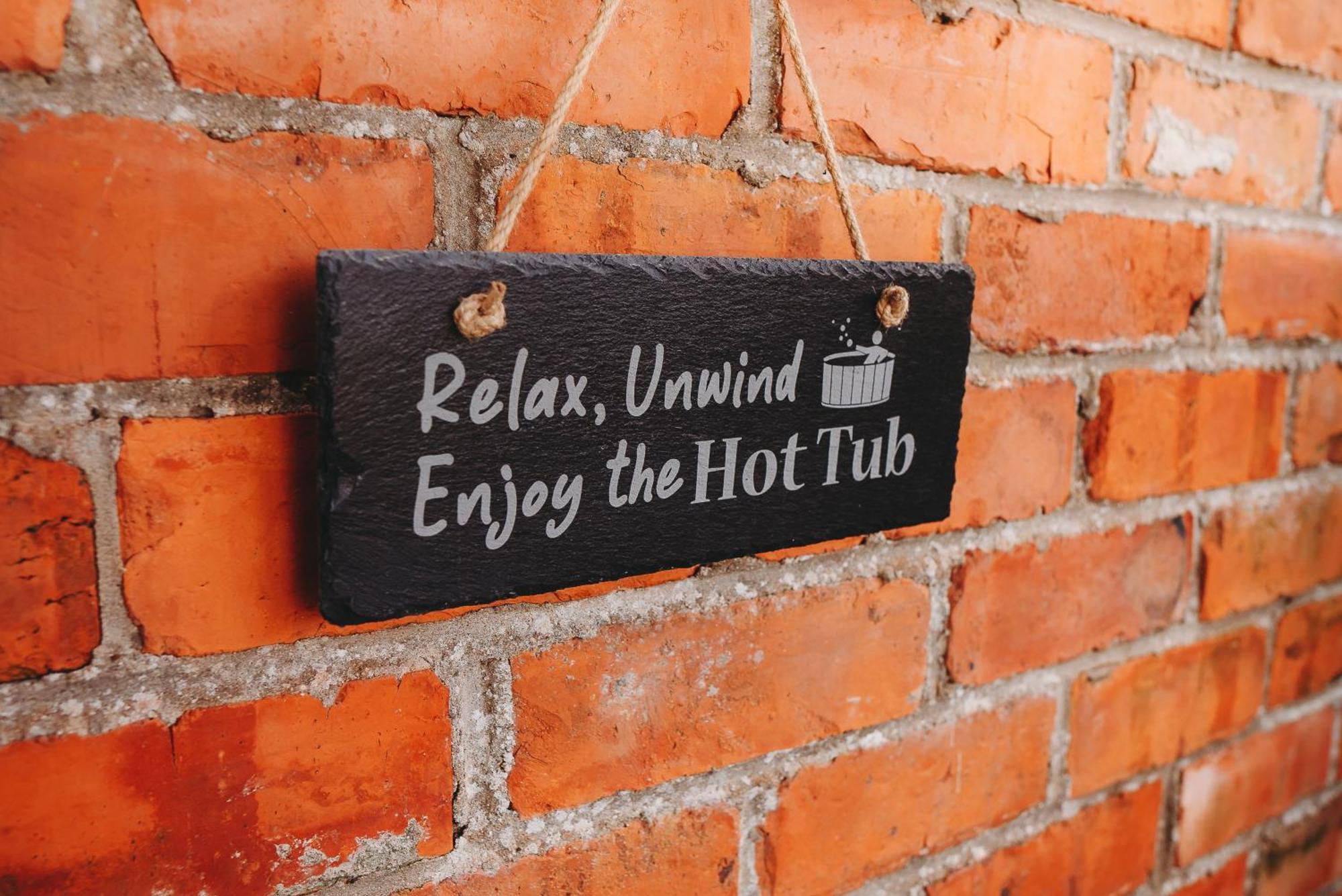 Cottage With Hot Tub - Near Cheltenham And Tewkesbury ภายนอก รูปภาพ