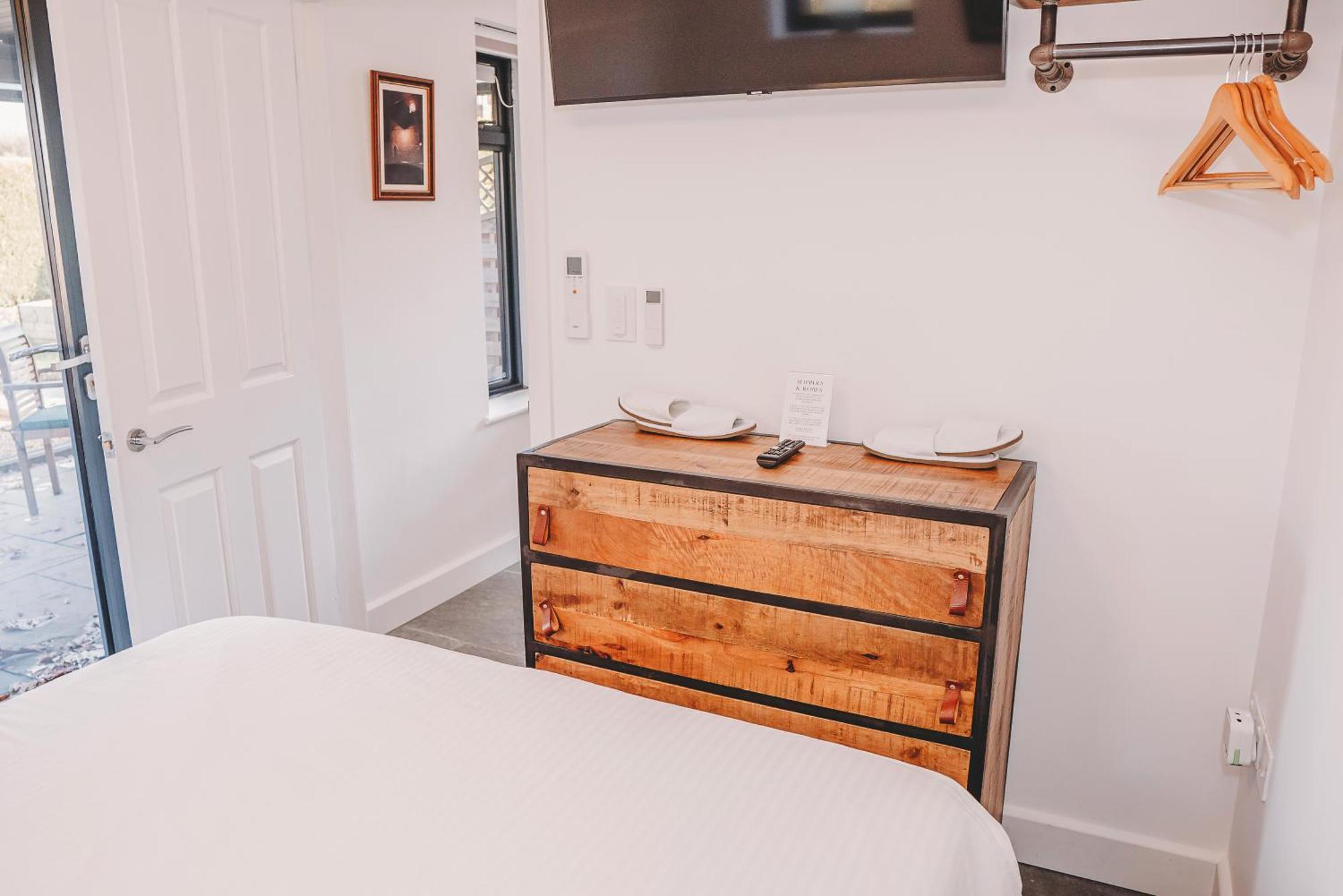 Cottage With Hot Tub - Near Cheltenham And Tewkesbury ภายนอก รูปภาพ
