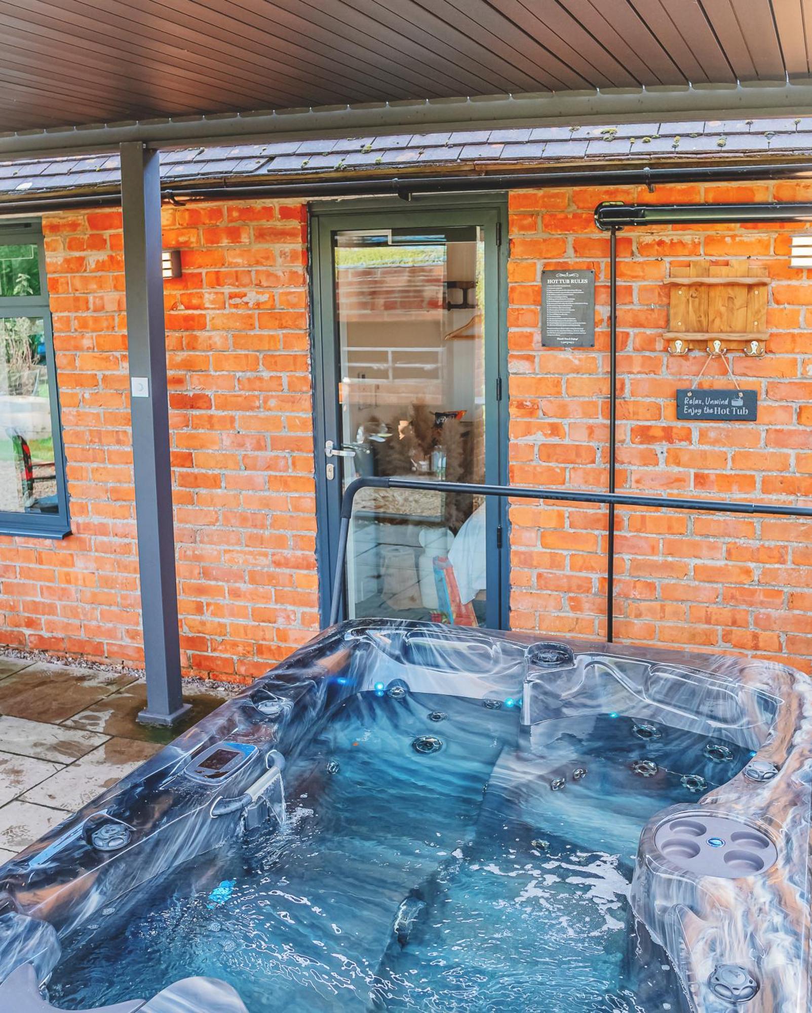 Cottage With Hot Tub - Near Cheltenham And Tewkesbury ภายนอก รูปภาพ